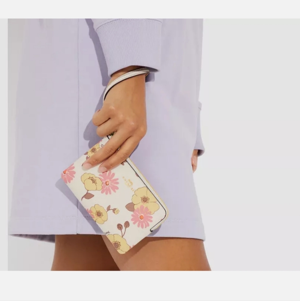 Coach Floral Wristlet - Picture 4 of 5